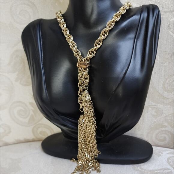 Vintage 80s Luxurious Gold Tassel Necklace with Intricate Chain - Picture 3 of 11